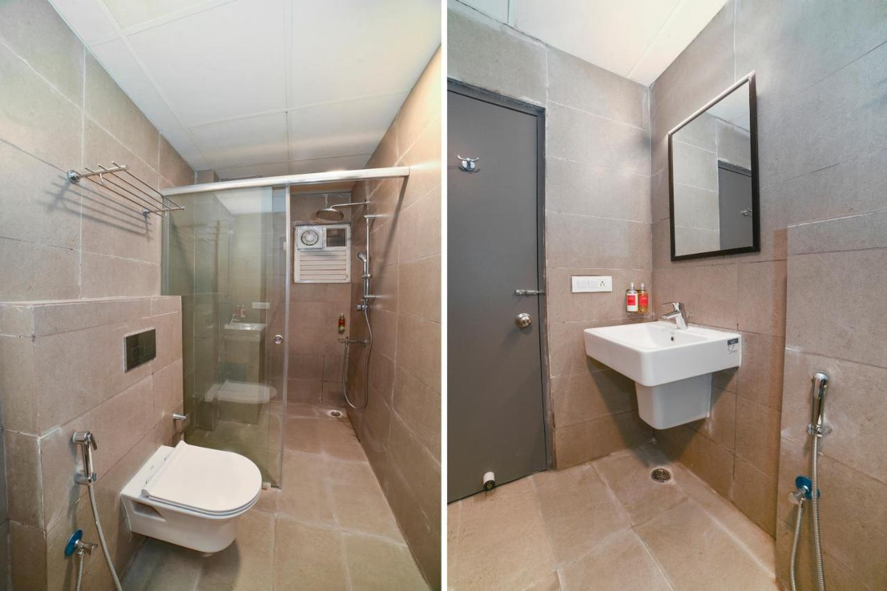 Vaccinated Staff- Oyo Townhouse 384 Nk Hotels Dispur Exterior photo