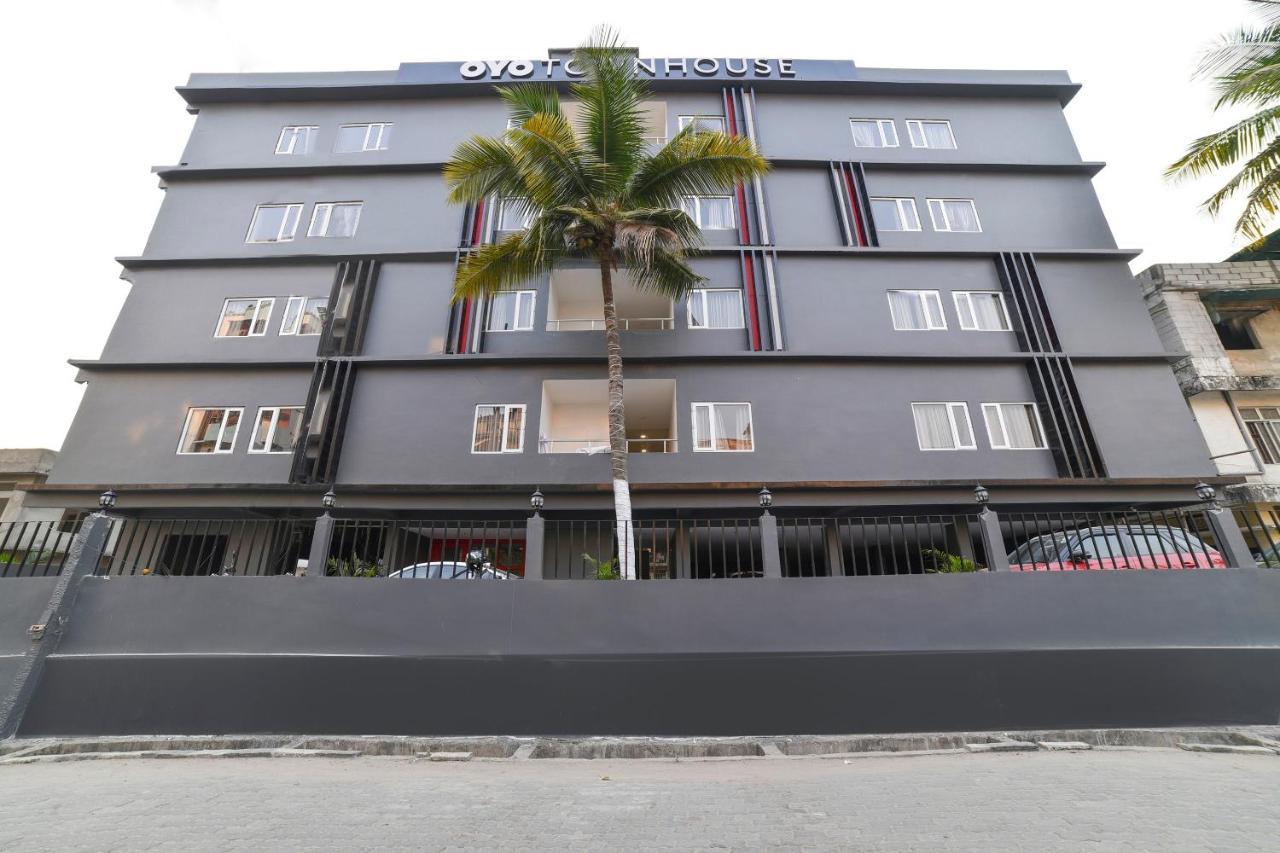 Vaccinated Staff- Oyo Townhouse 384 Nk Hotels Dispur Exterior photo