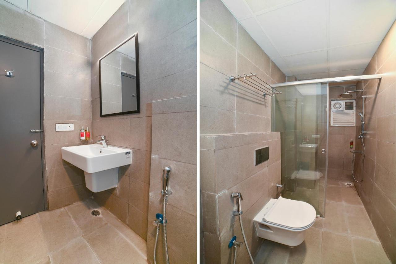 Vaccinated Staff- Oyo Townhouse 384 Nk Hotels Dispur Exterior photo