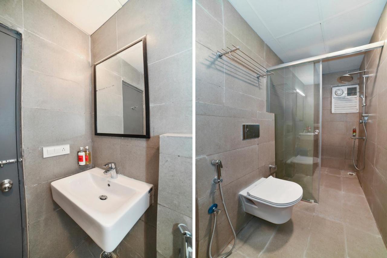 Vaccinated Staff- Oyo Townhouse 384 Nk Hotels Dispur Exterior photo